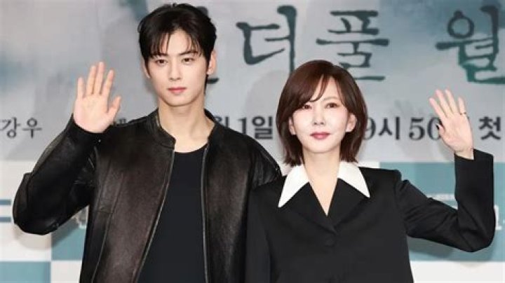 All The Scoop On The Moon Ga Young And Cha Eun Woo Dating Rumors