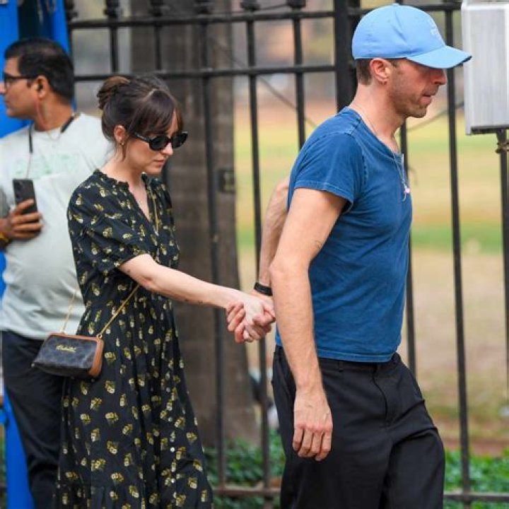 Dakota Johnson And Chris Martin's Surprising Age Gap: Uncovering The True Story