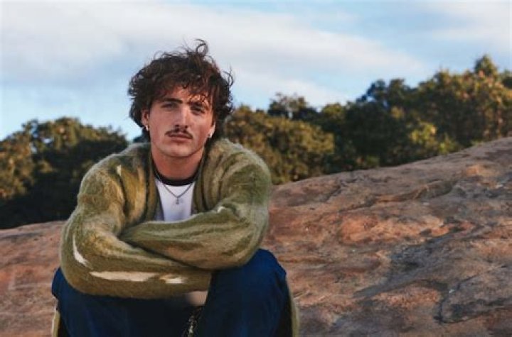 Discover Benson Boone's Guitarist: The Talented Artist Behind The Melody