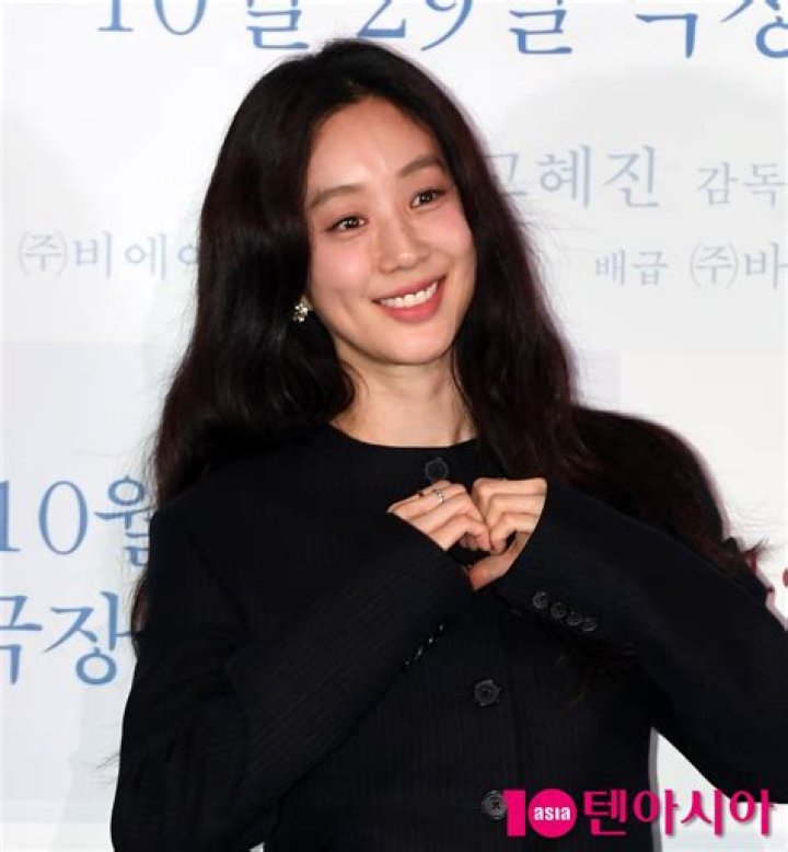 Discovering Jung Ryeo-won: A Multifaceted Talent In The Spotlight