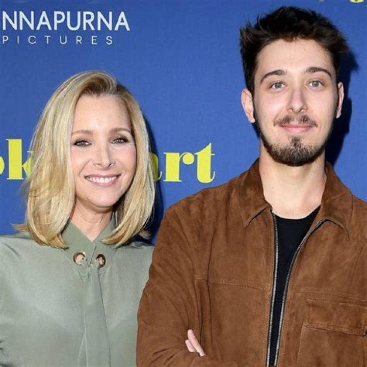 Explore The Roots: Lisa Kudrow's Parents And Their Impact