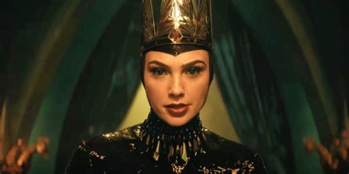 Gal Gadot's Love Life: Relationships, Past And Present