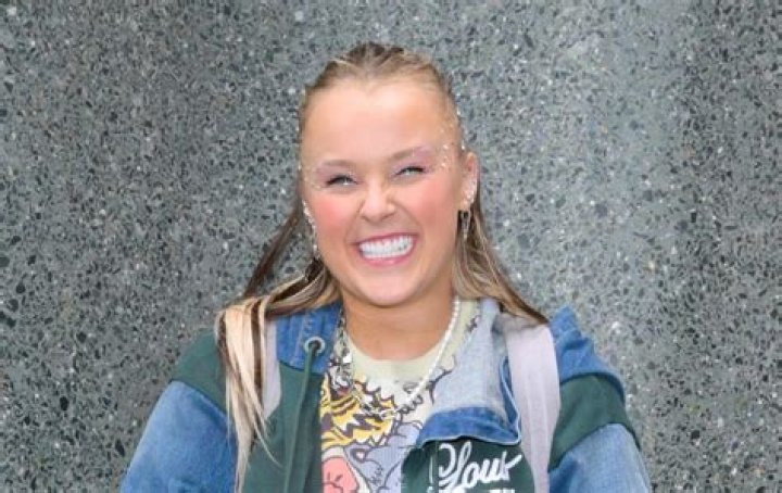 How Does JoJo Siwa Link To How.okd.is?