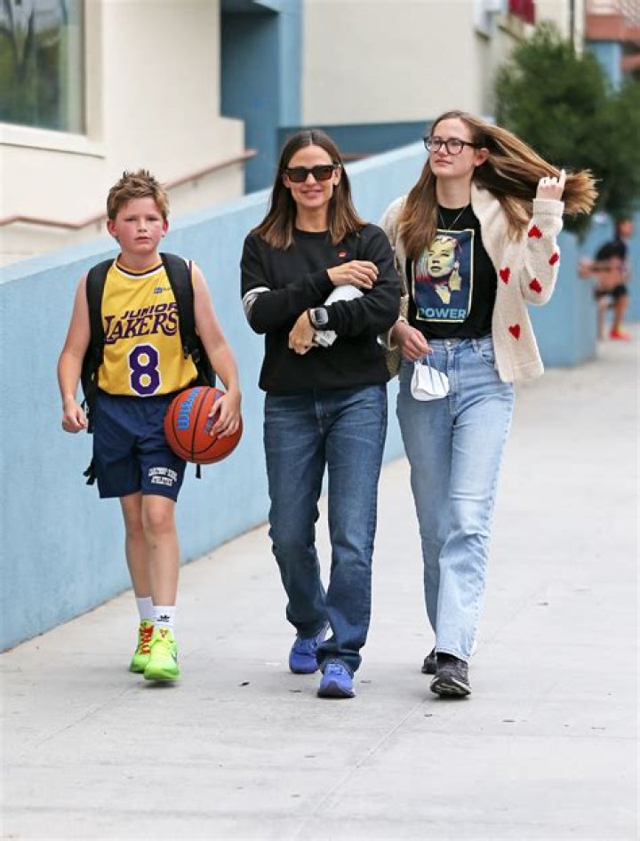 Jennifer Garner's Sister: A Comprehensive Guide