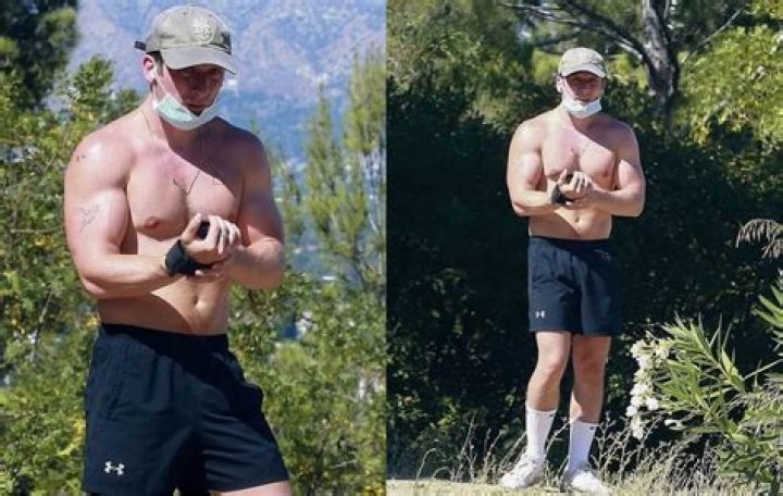 Jeremy Allen White's Height: Unveiling The Perfect Physique