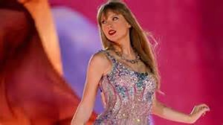 Taylor Swift's Parents Tie The Knot Again