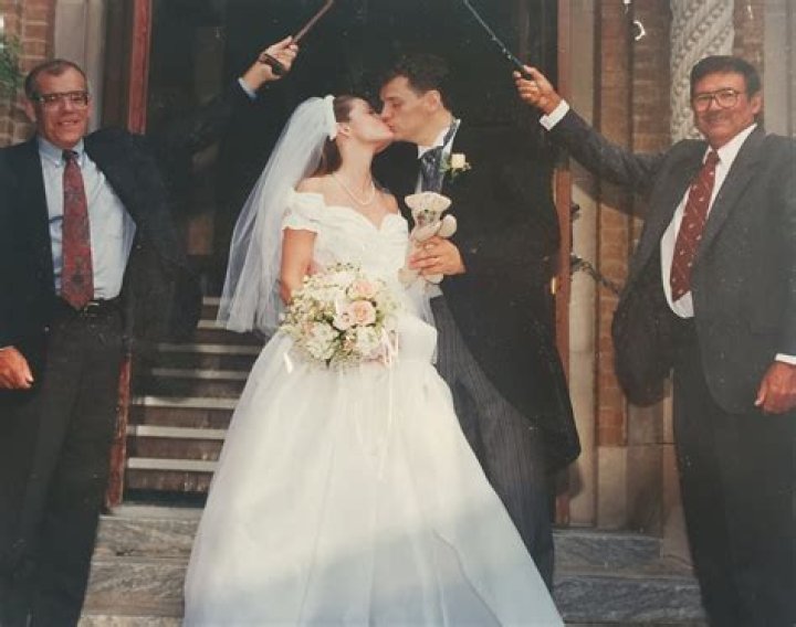 The Definitive Guide To Samantha Logan's Marital Status: Husband And History