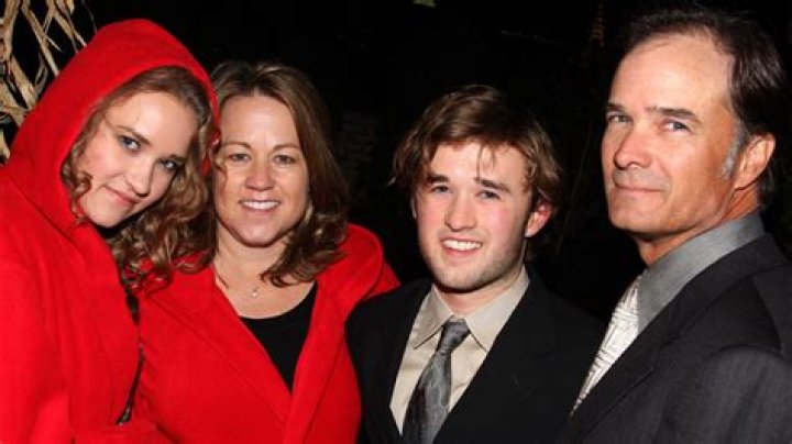 Unraveling The Mystery: Does Emily Osment Have Kids?
