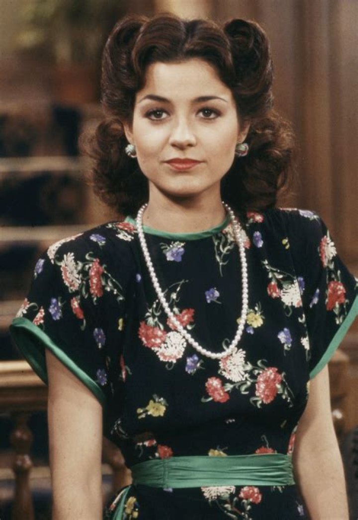 Unveiling The Elegance: Annie Potts Legs And More